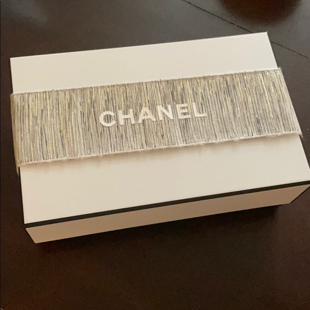 Chanel box !!